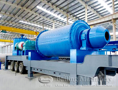 Centrally-driven ball mill